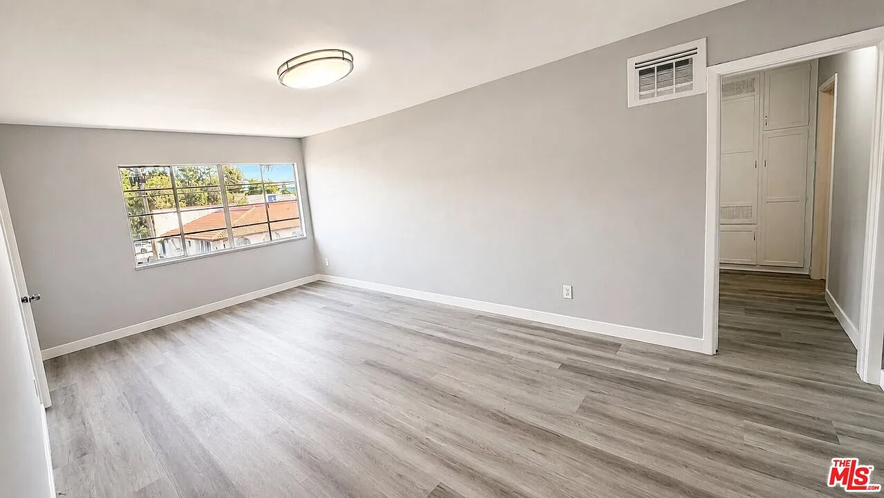 1 bed, 1.0 bath, 720 sqft, $2,100 — Photo 2