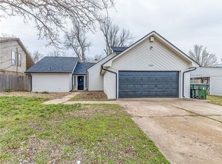 2104 Whiteoak Cir, Norman, OK 73071