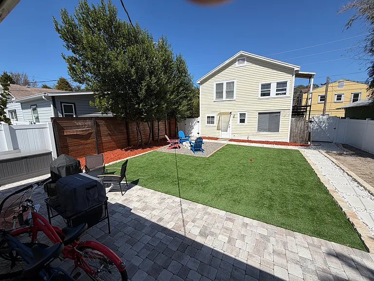 2355 Burlington Ave N #A — Photo 12
