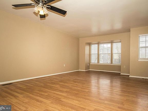 3rd image of 10 Tattersaul Ct