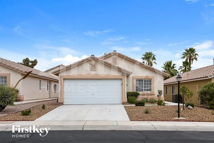 3 bed, 2.0 bath, 1527 sqft, $2,475 — Photo 1