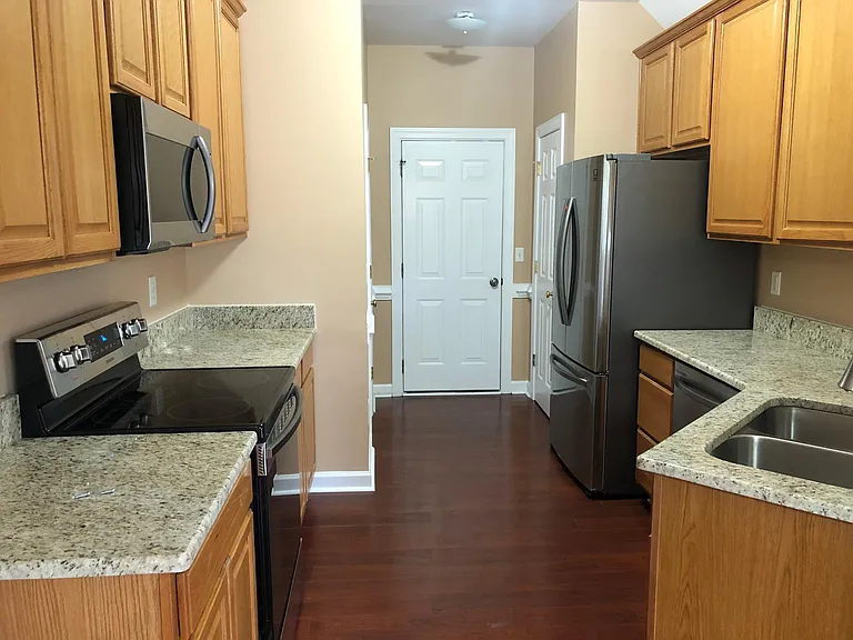 11008 Farmville Rd — Photo 16