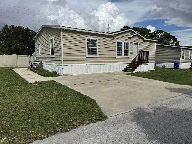 3 bed, 2.0 bath, 1040 sqft, $2,025 — Photo 1