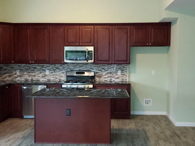 240 Jackson Ave #B — Photo 10