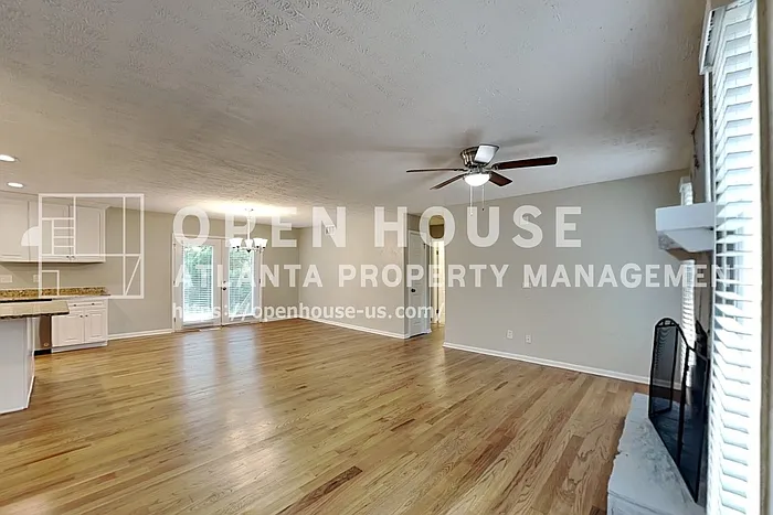 3 bed, 2.0 bath, 1352 sqft, $1,840 — Photo 4