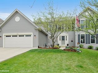 401 Fieldcrest Dr, Algonquin, IL 60102