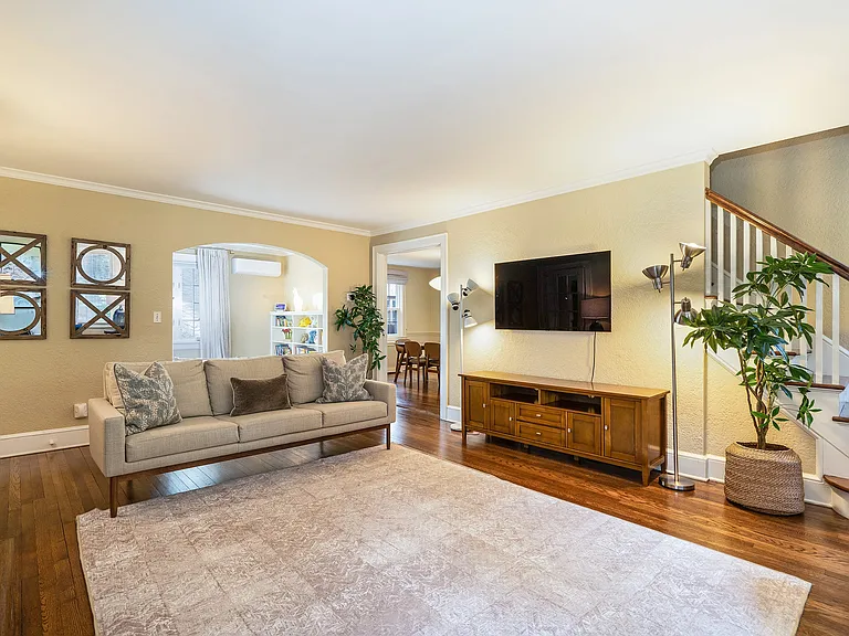 19 Hamilton Rd — Photo 3