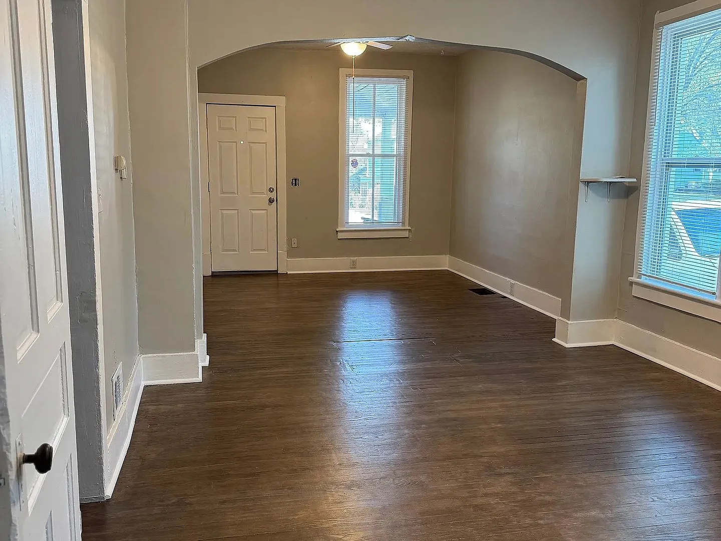 Special-Half Off First Full Months Rent-Charming 2 Bedroom Home Near Dundee! — Photo 2
