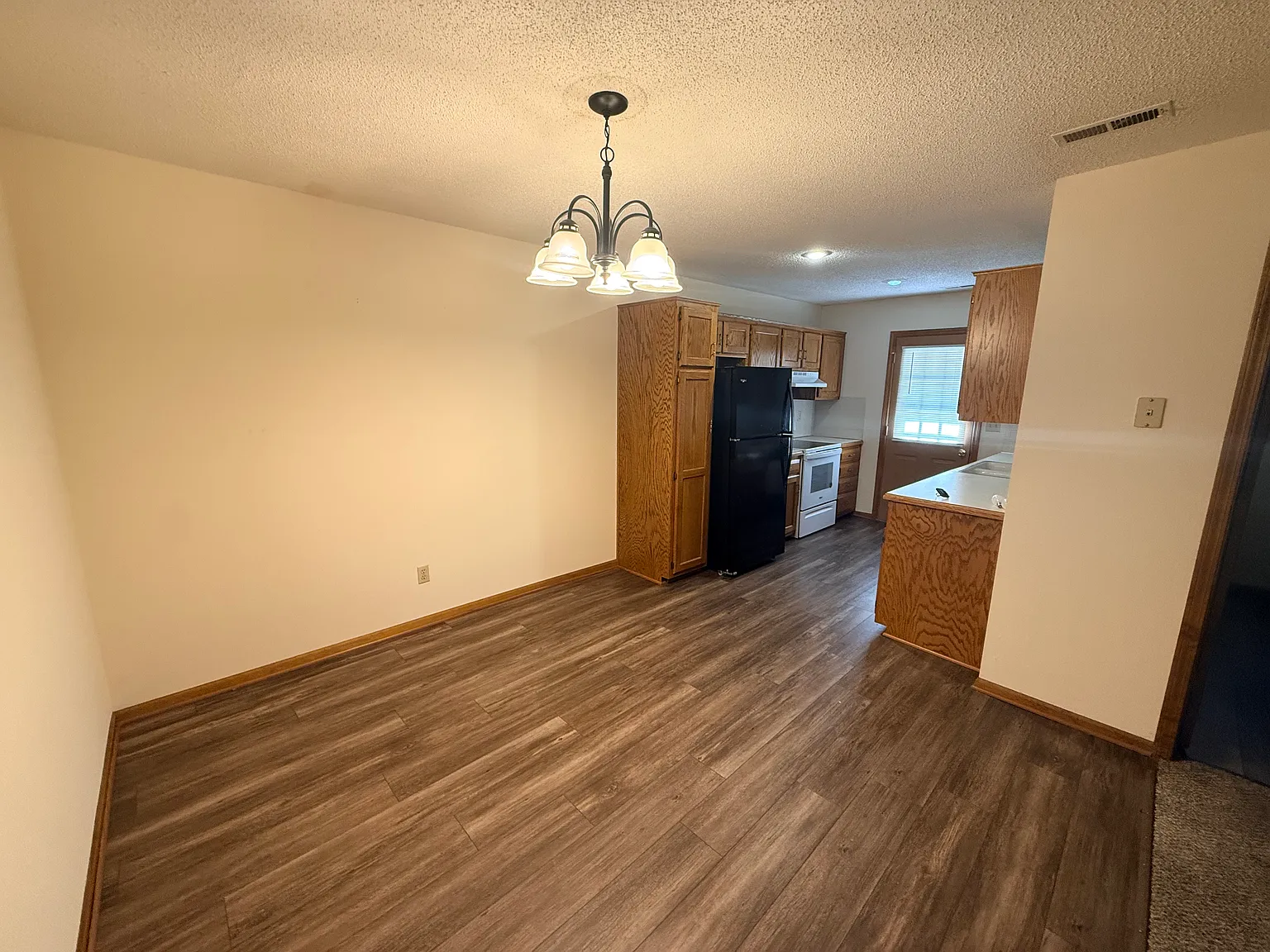 2 bed, 1.0 bath, $900 — Photo 3