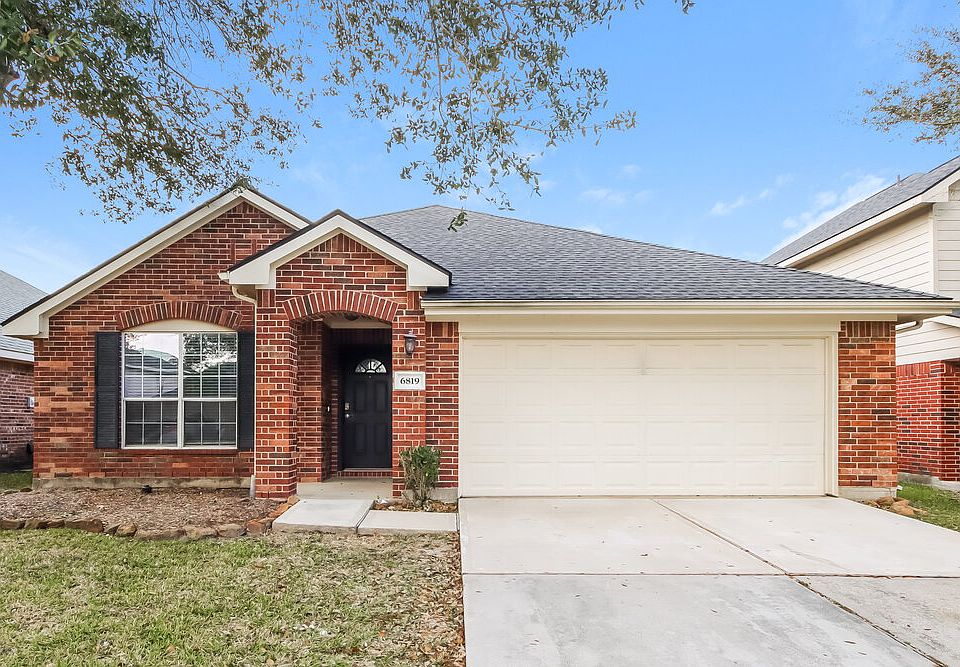 1st image of 6819 Rockwall Trail Dr