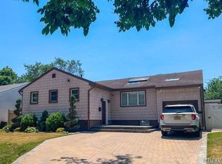 81 Flower Rd, Valley Stream, NY 11581