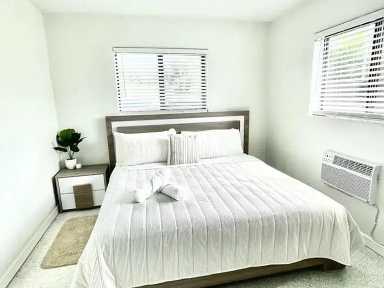 250 SW 10th Ave #2 — Photo 8