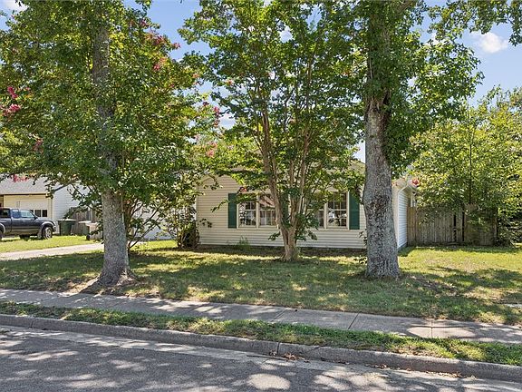 3rd image of 13 Westmont Dr