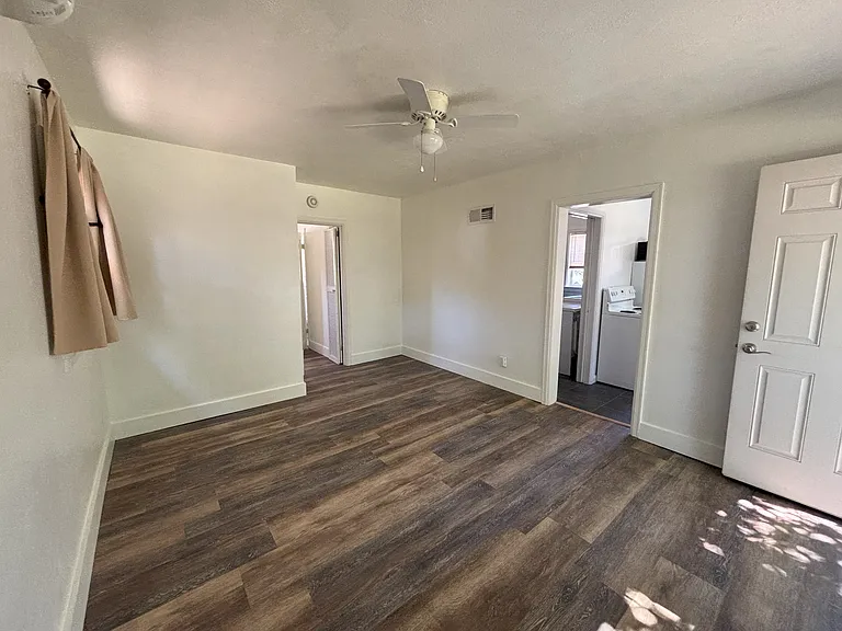 806 E McKinley St — Photo 3