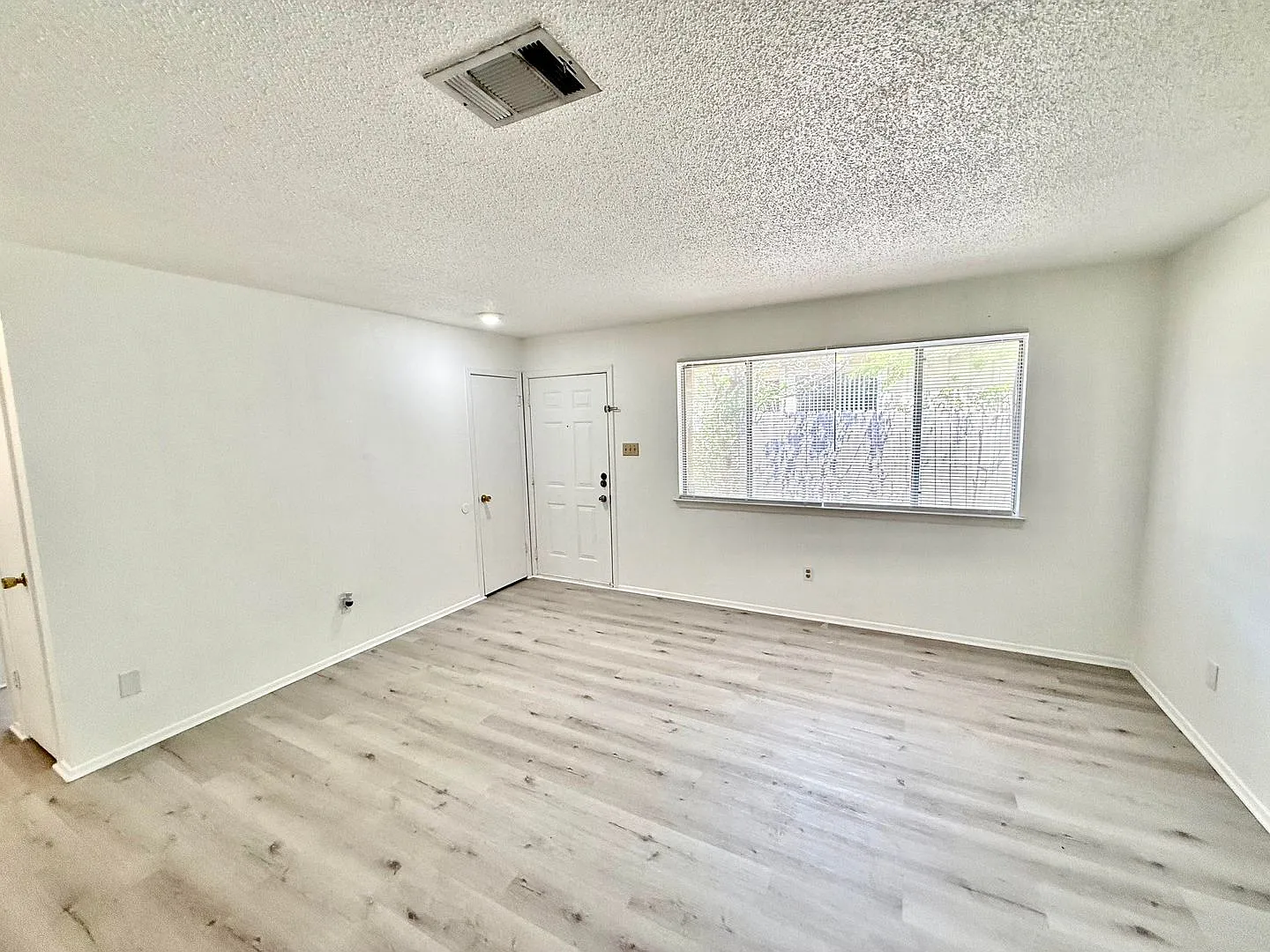 Duplex for Lease in Round Rock — Photo 4