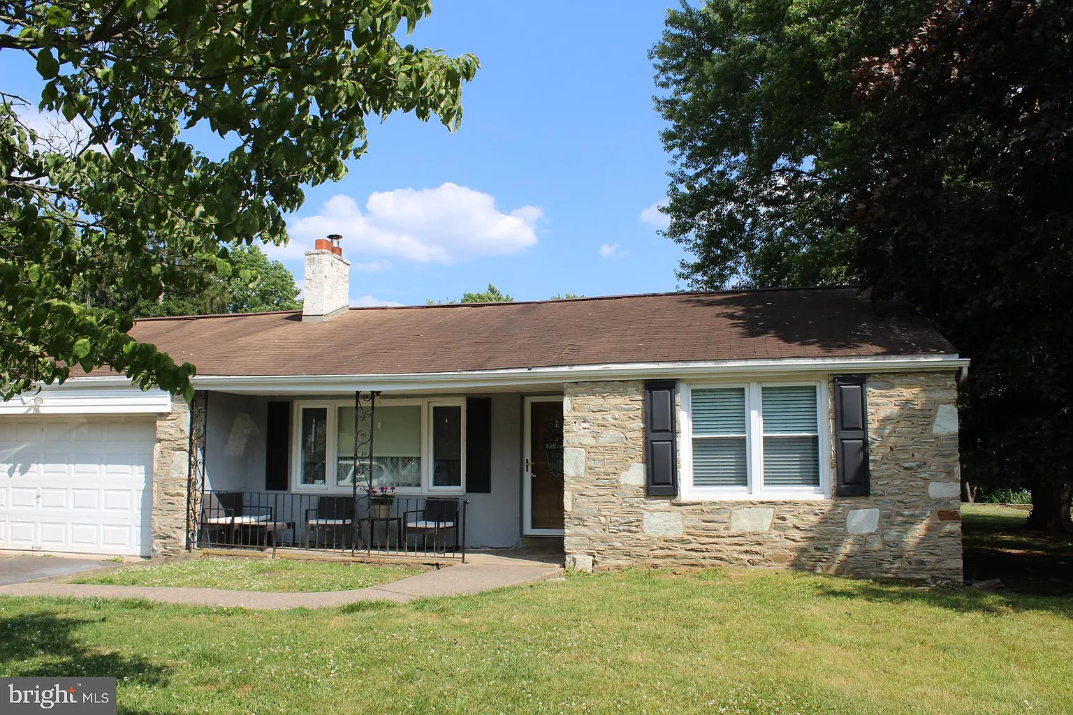 95 Fairhill Dr photo 1