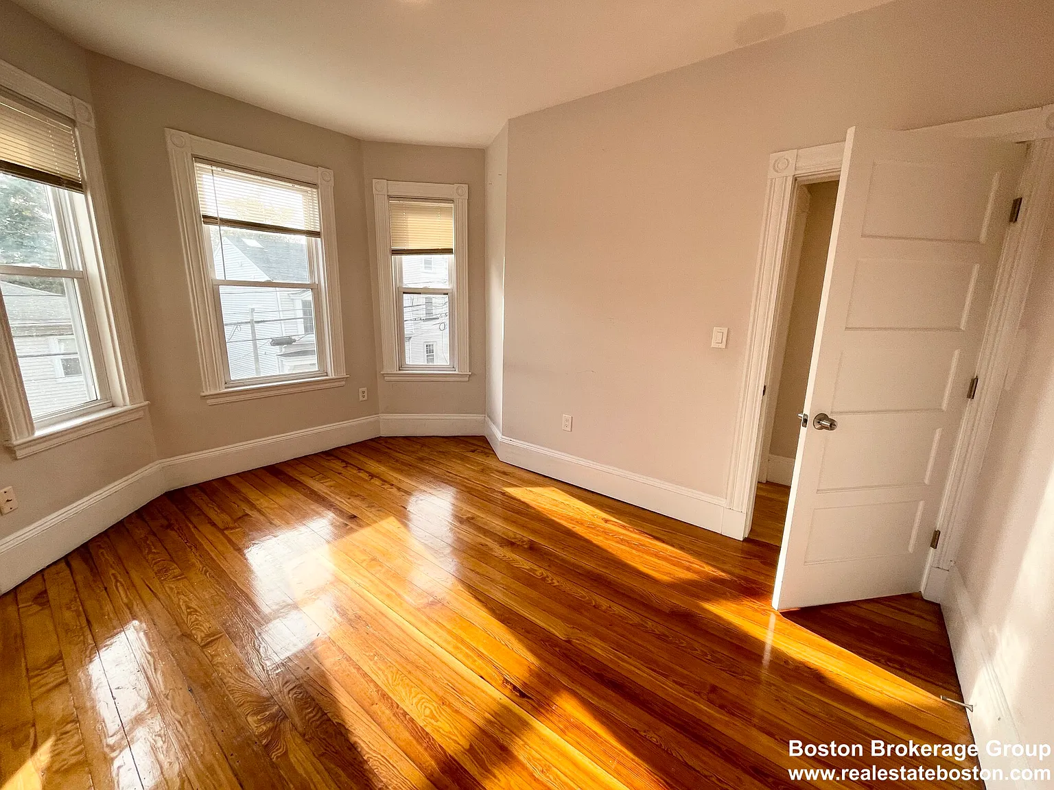 3 bed, 1.0 bath, $3,100 — Photo 2