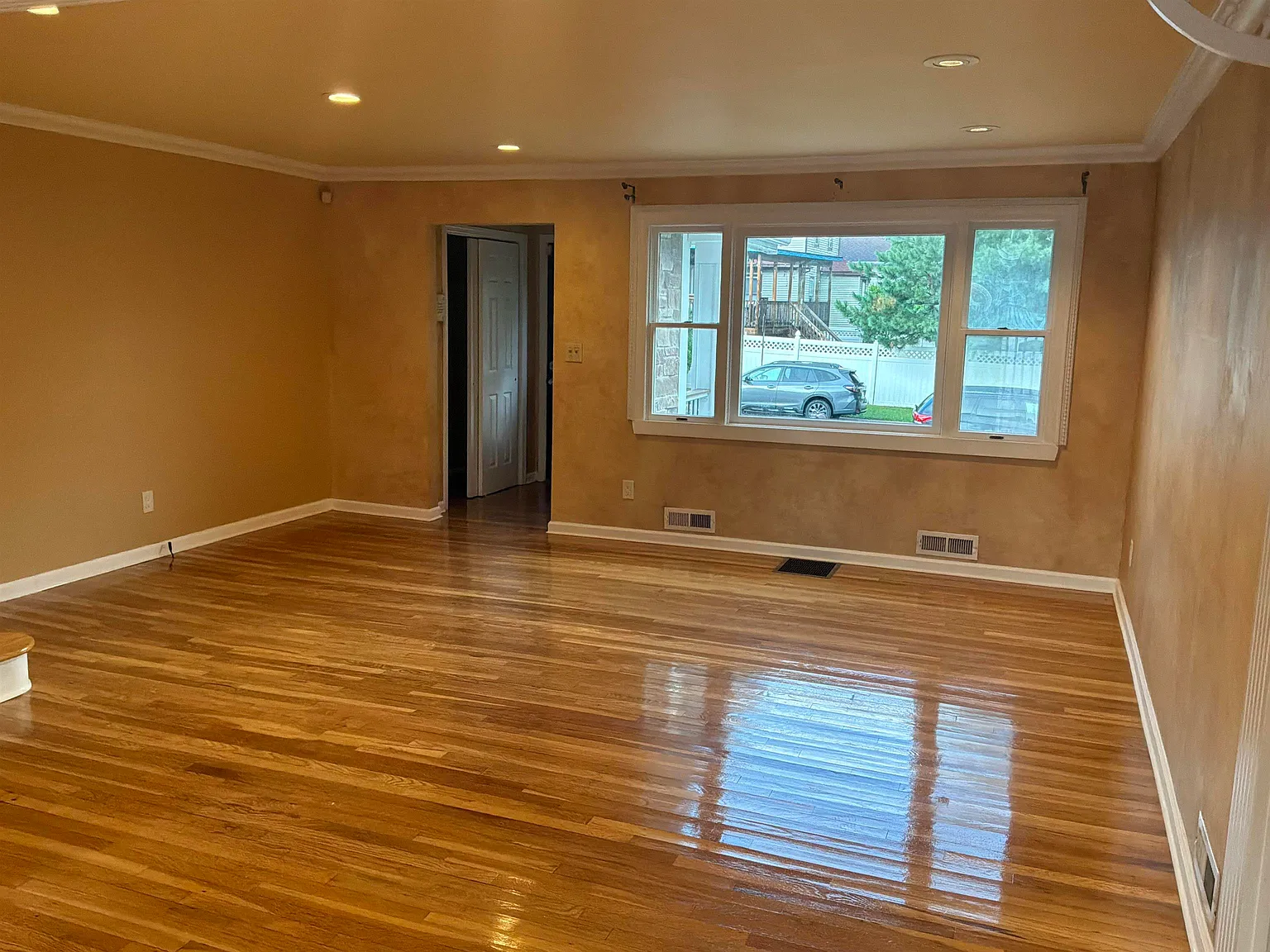 4 bed, 2.0 bath, $4,200 — Photo 2