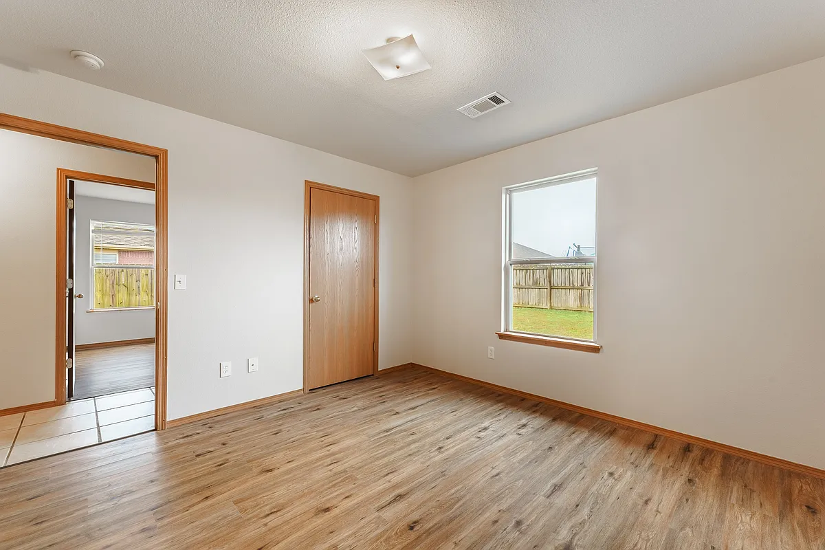 Building Photo - 417 E Southern Trace Dr