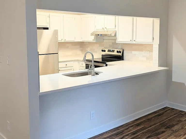 3220 Selwyn Farms Ln #8 — Photo 4