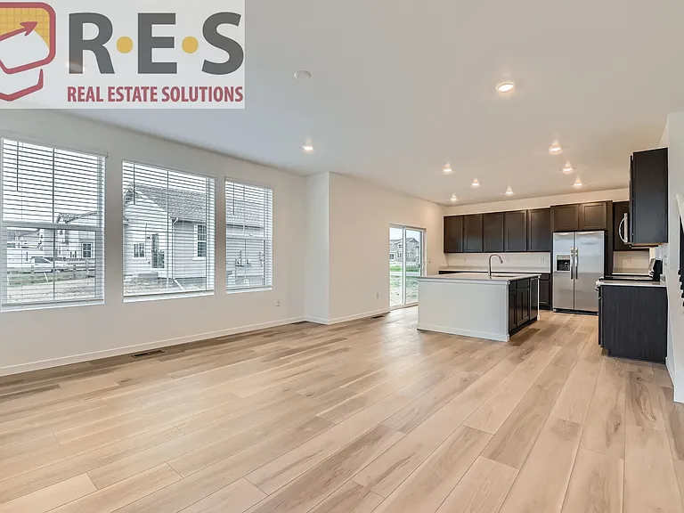 4858 Astor Pl — Photo 8