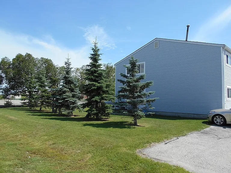 100 Wickham Rd — Photo 11