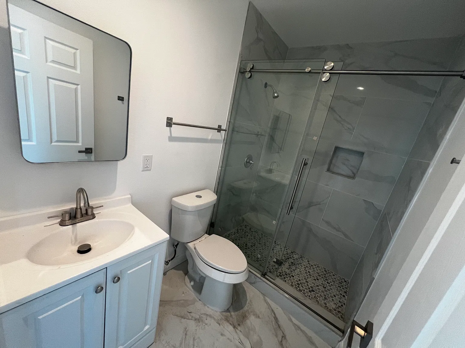 3 bed, 1100 sqft, $3,200 — Photo 3