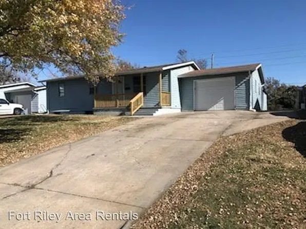 1309 Hale Dr, Junction City, KS 66441