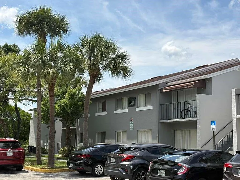 1141 Lake Victoria Dr #F — Photo 13