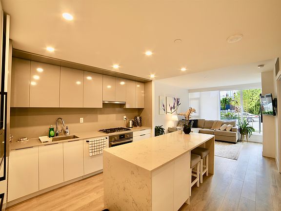 4th image of 4711 Hazel St #4715