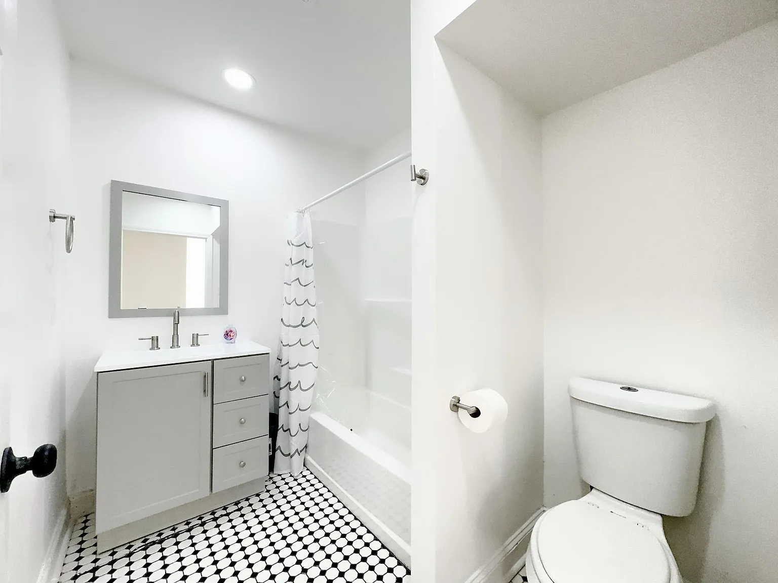 4 bed, 6.0 bath, $866 — Photo 3