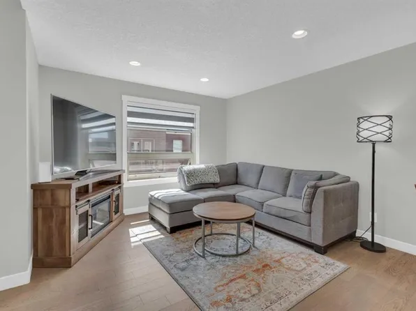 24 NW Aspen Hills Cmn SW, Calgary, AB T3H 0R7