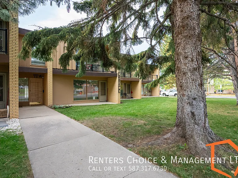 1802 10th Ave S #3 — Photo 1