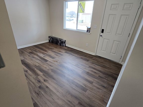 2nd image of 720 W 12th St #106