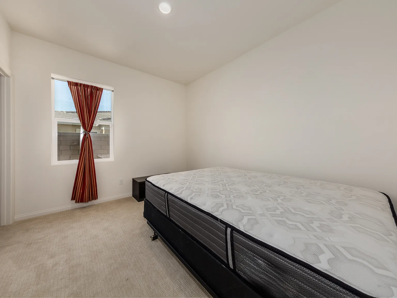 1 bed, 1.5 bath, 2507 sqft, $975 — Photo 3