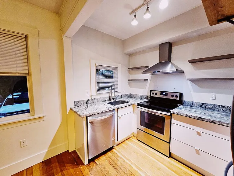 324 - Pelto Properties, LLC — Photo 18