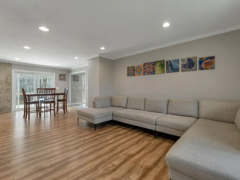 40 Mary Ann Ave — Photo 27