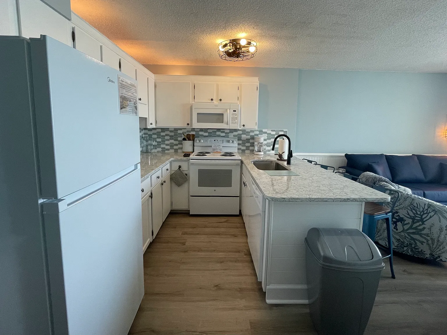 2 bed, 800 sqft, $1,900 — Photo 2