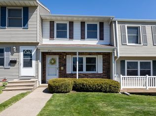 3747 Hillcrest Rd, Dubuque, IA 52002