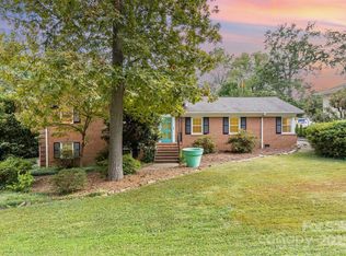 3801 Barclay Downs Dr, Charlotte, NC 28209