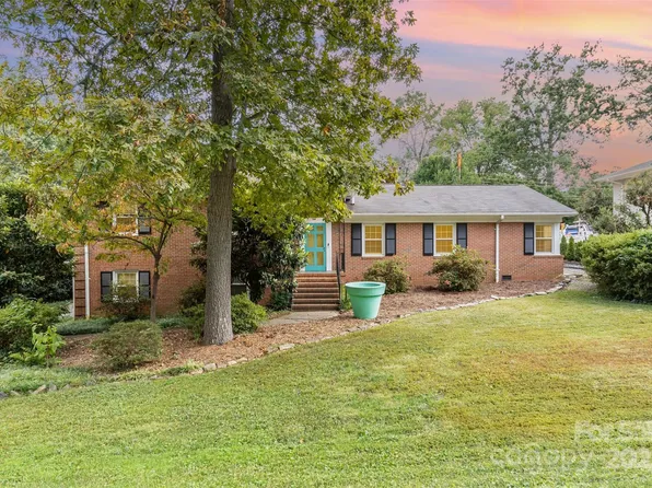 3801 Barclay Downs Dr, Charlotte, NC 28209