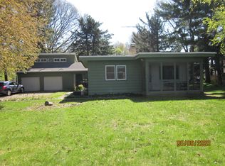 64051 41st St, Paw Paw, MI 49079