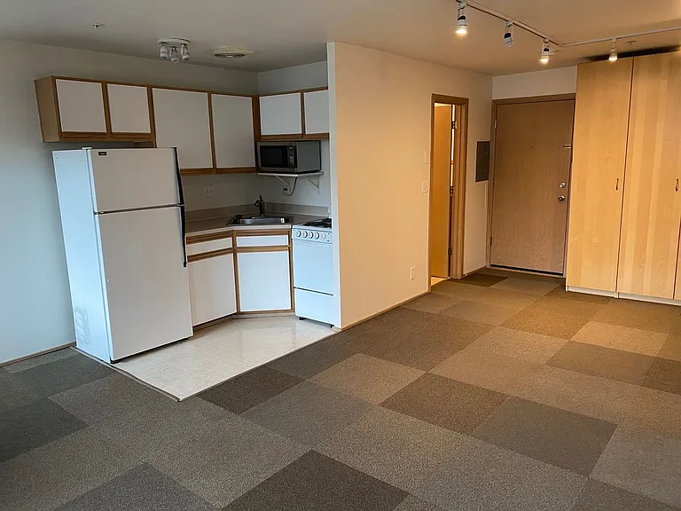 1621 Queen Anne Ave N — Photo 2