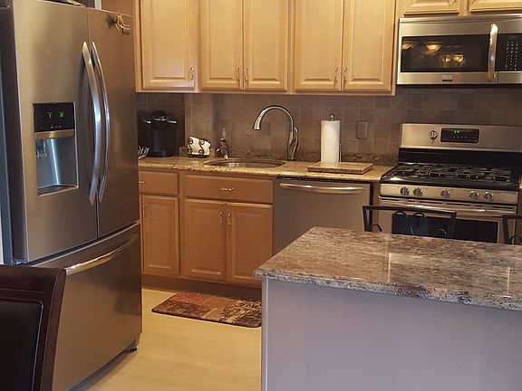 3rd image of 396 Jeffersonavenue