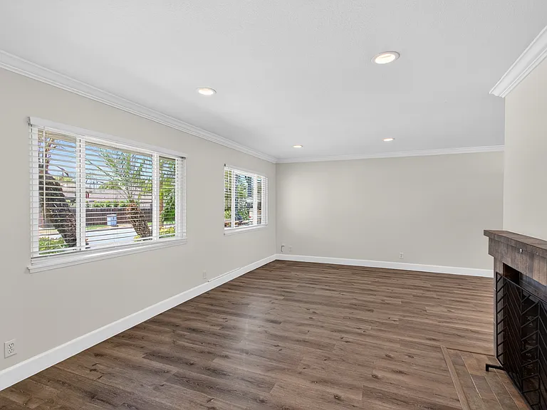 2940 Charles Ave — Photo 12