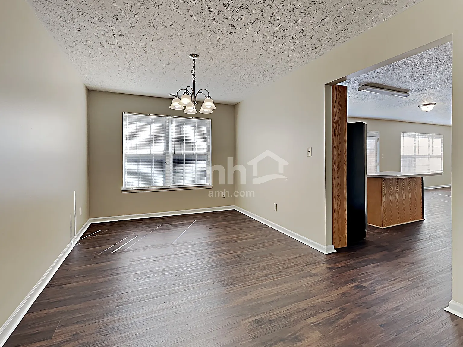 4 bed, 2.5 bath, 2072 sqft, $2,180 — Photo 4