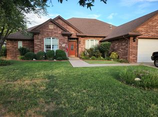 1002 Quail Ridge Rd, Enid, OK 73703