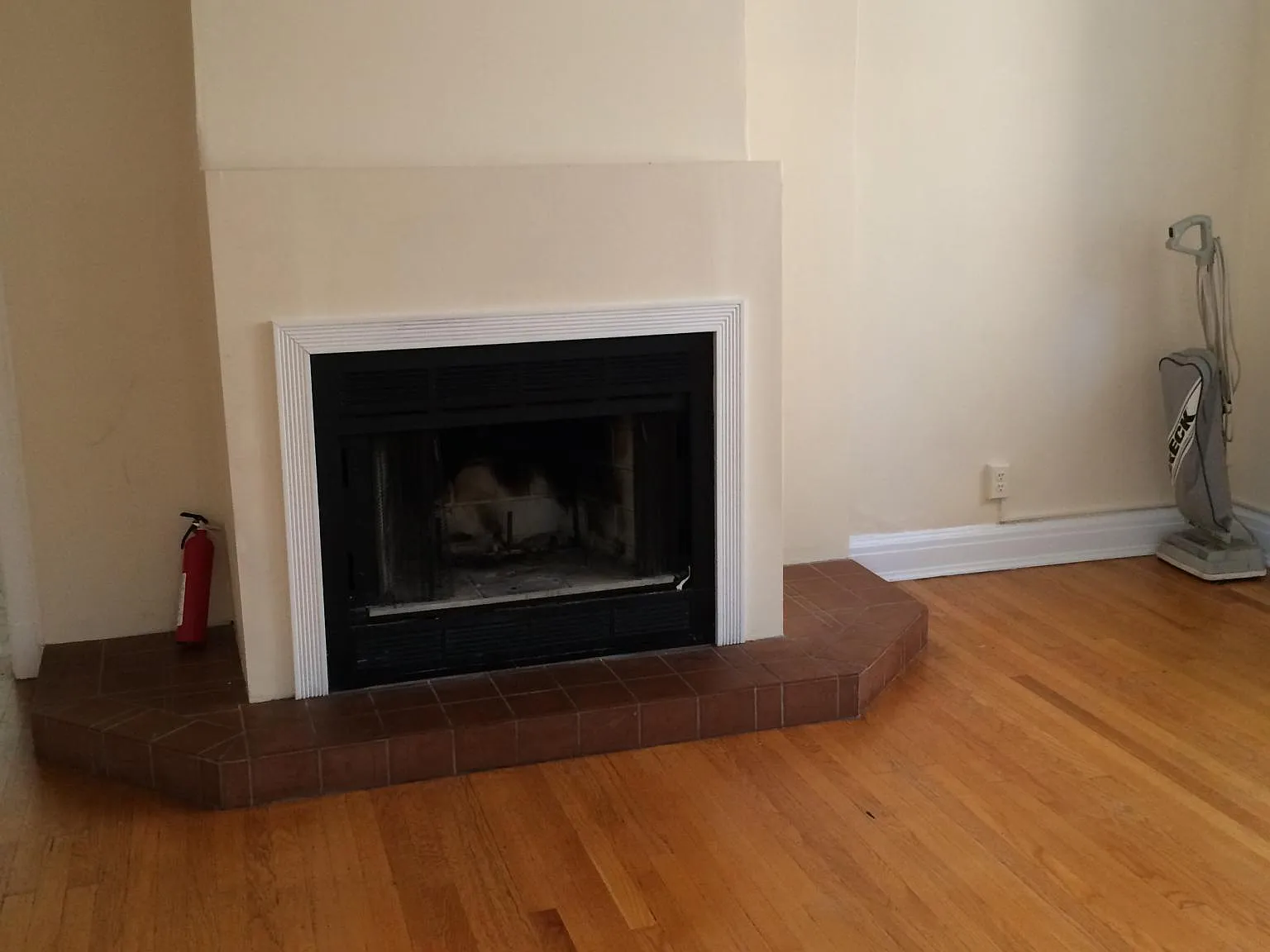 3 bed, $2,100 — Photo 2