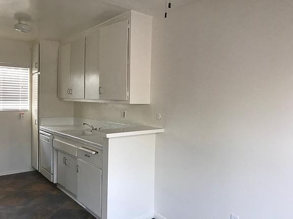 2nd image of 7524 Haskell Ave APT 11