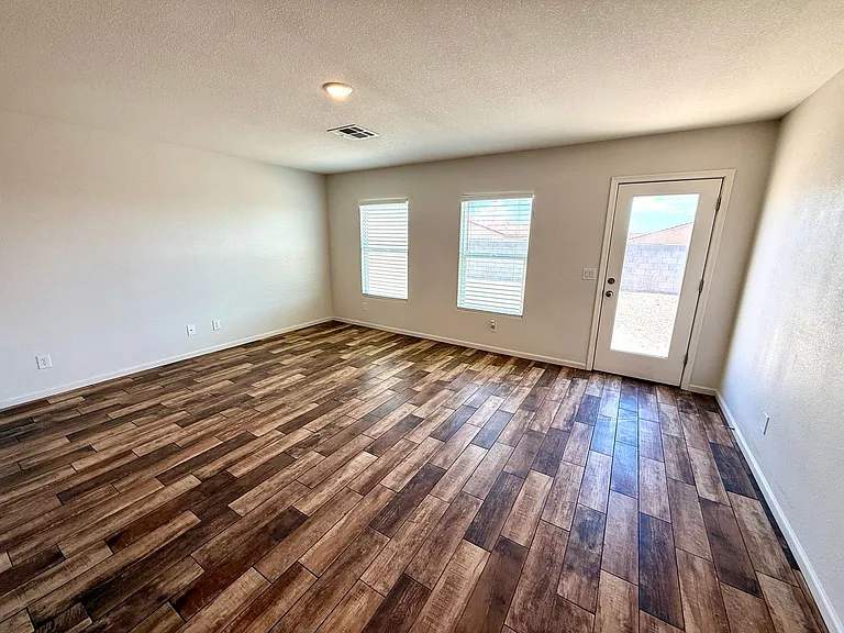 2208 E Clear Creek Dr — Photo 6